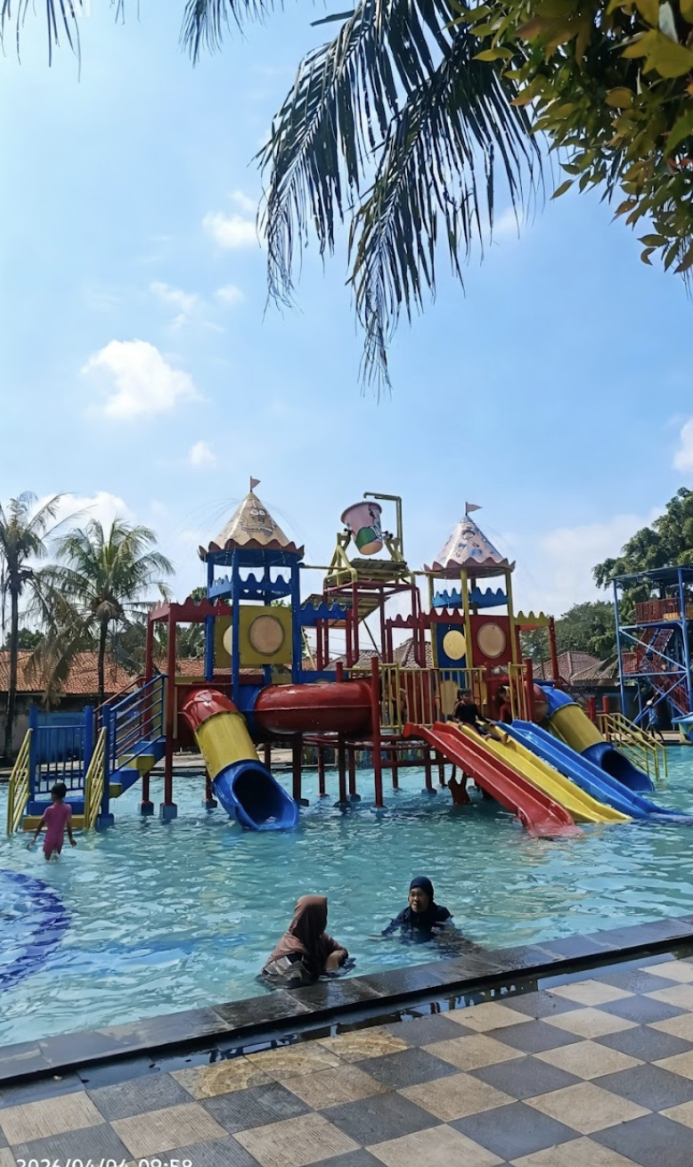 Kolam Renang Pasir Putih
