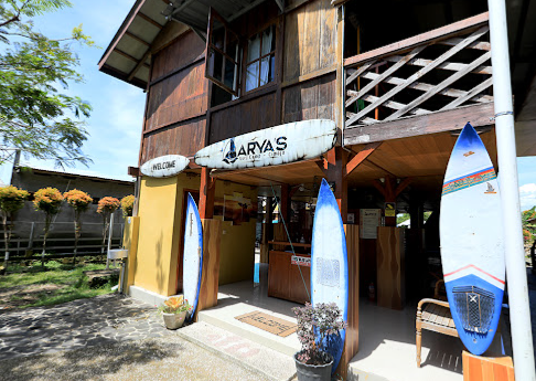 Arya’s Surf Camp / Cimaja Home Stay